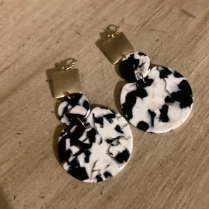 Black and with with gold so cute and very light weight